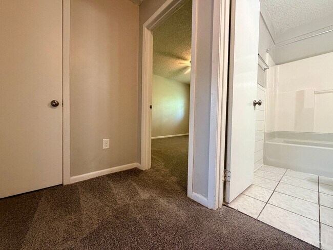 Building Photo - 684 Hobbs Dr