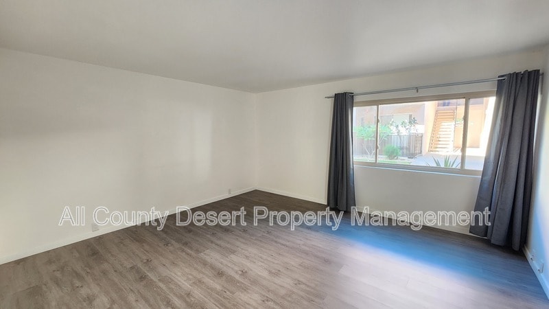 Building Photo - 400 N Sunrise Way