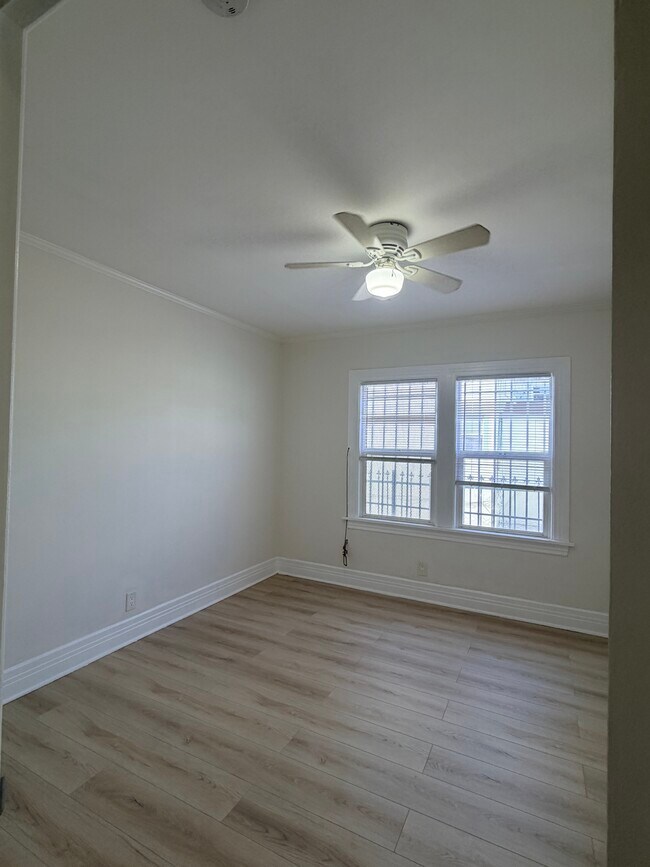 Building Photo - 1324 S Van Ness Ave