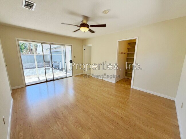 Building Photo - 5433 Cartwright Ave
