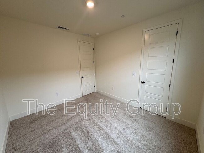 Building Photo - 2405 N Fontana St