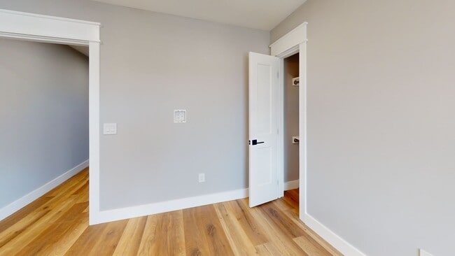 Building Photo - 1205 Hedge Ave