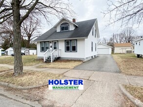 Building Photo - 3-Bedroom 1 1/2 Bath Single-Family Home Ne...