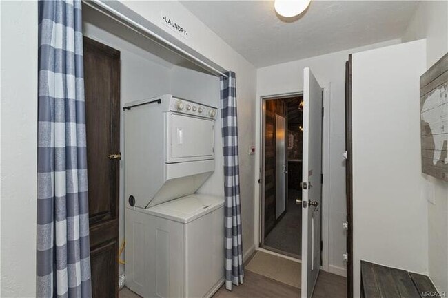 Building Photo - Move-In Ready 2 Bed / 2 Bath + Bonus Room & Den/Office