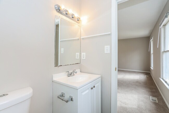 Building Photo - 3 Bedroom 2.5 bath in Nottingham MD