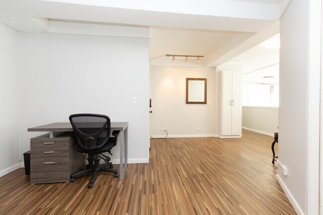 Office/Second Bedroom/Study - 2500 Kalakaua Ave