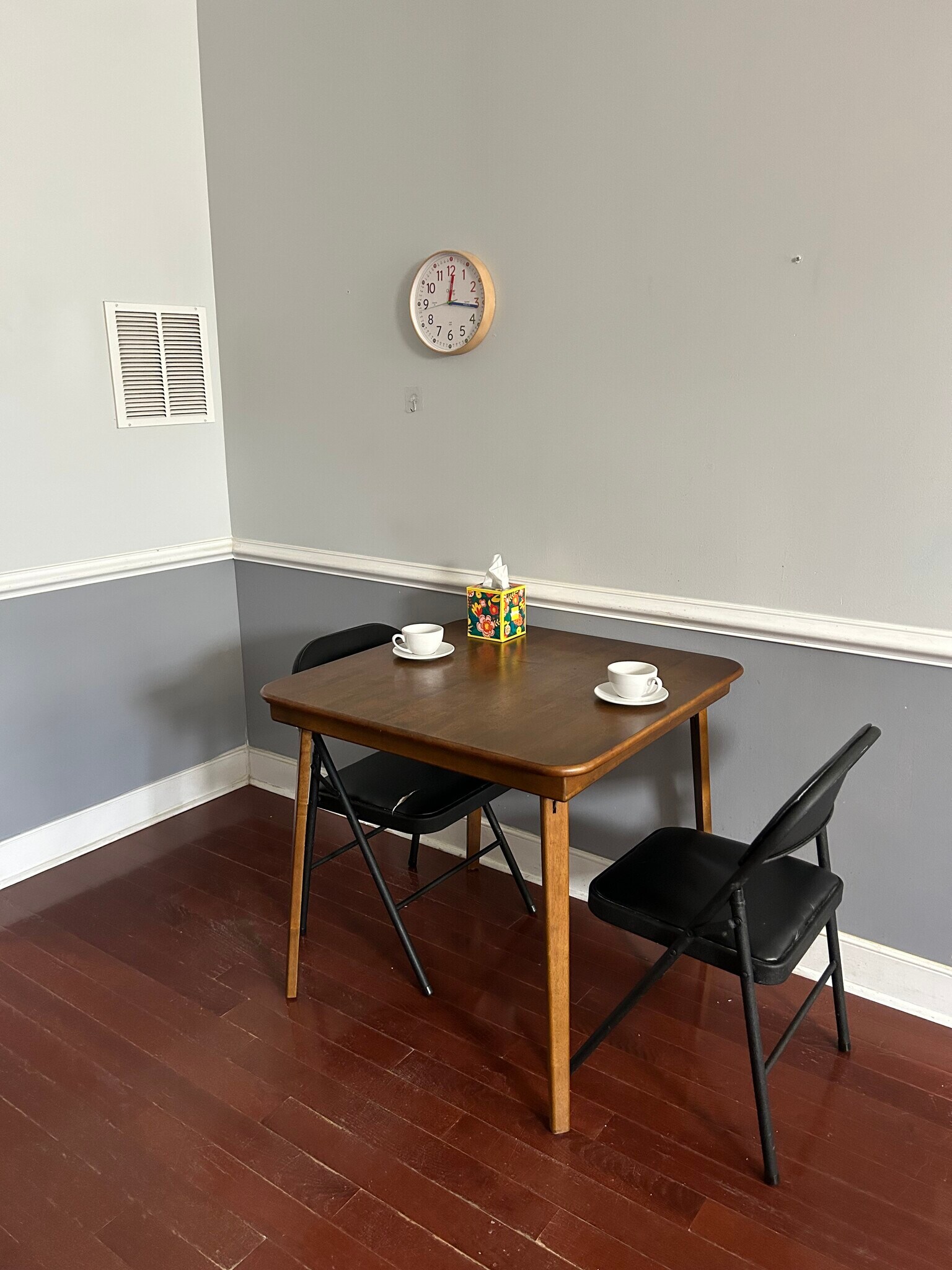 Dining area - 128 N Belnord Ave