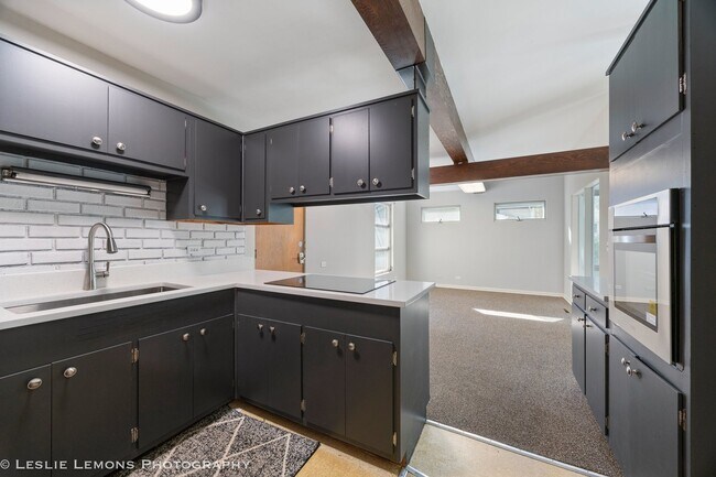 Building Photo - 59 Elmwood Dr