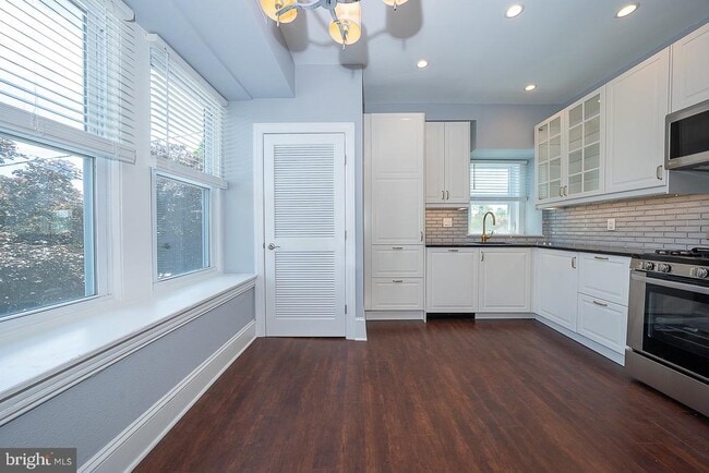 Building Photo - 7350 Ridge Ave