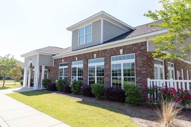 Building Photo - FIRST FLOOR, 3 BEDROOM, 2 BATH UNFURNISHED...