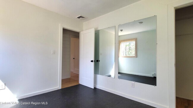 Building Photo - 90 Van Dale Rd