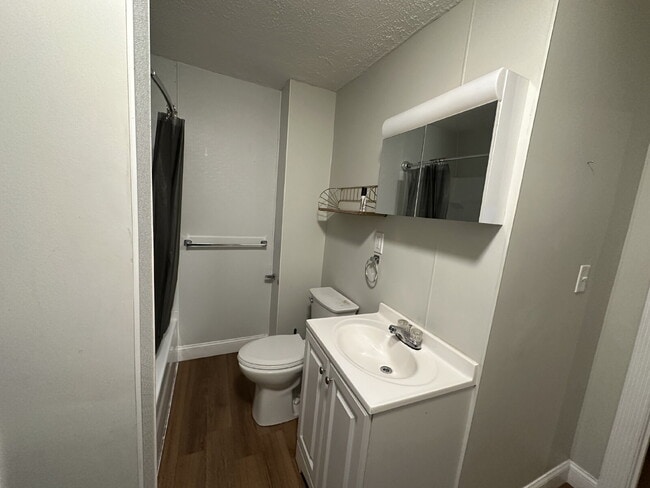 Building Photo - Charming 2-Bedroom Apartment in Portland's East End!