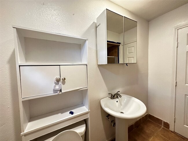 Building Photo - 6306 Flamingo Dr