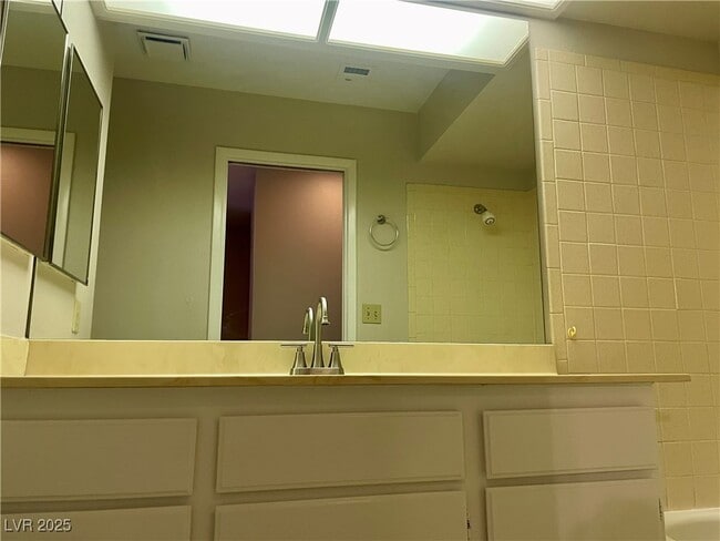 Building Photo - 4535 Brookside Way
