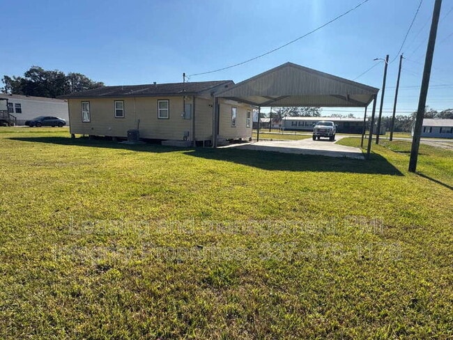 Building Photo - 834 Vatican Rd