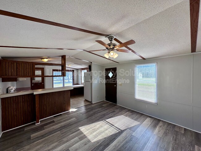 Building Photo - 9499 Wendi Dr NE