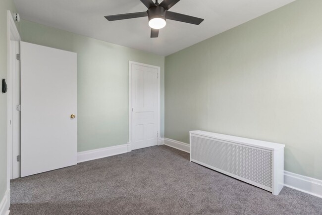 Building Photo - Bright 2 Bedroom Apartment in Duquesne Heights – Minutes from Mount Washington Overlook!