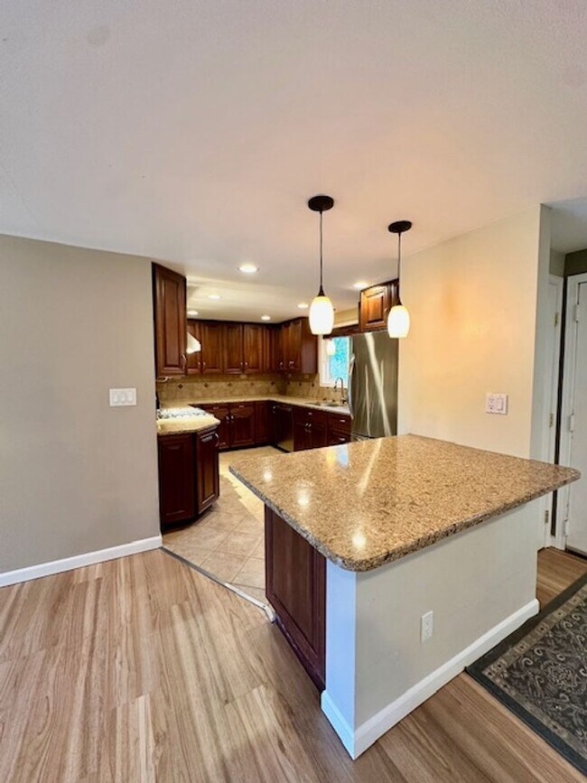 Building Photo - Private cozy rambler in the Issaquah school district