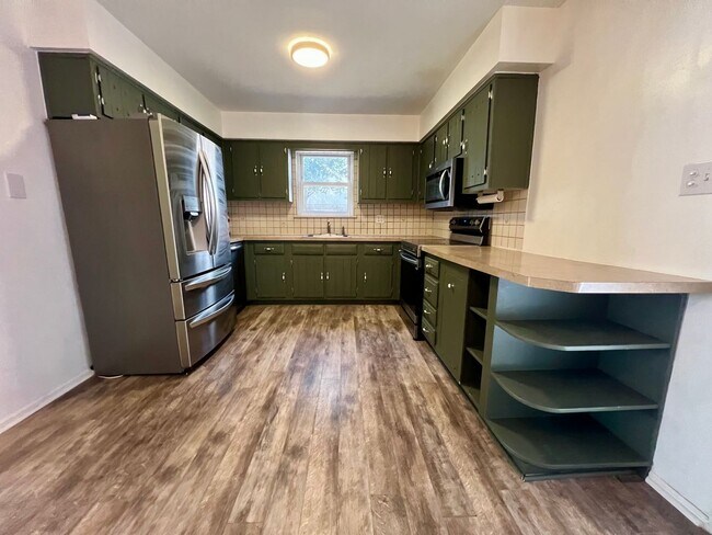 Building Photo - Gorgeous 3-Bedroom Home with Finished Basement in Havertown! Available NOW!