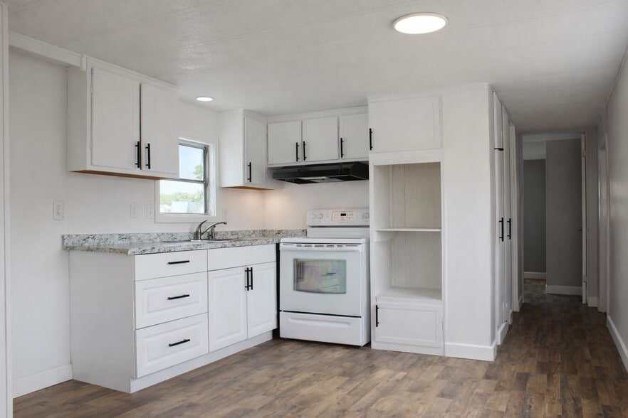 Building Photo - 2918 Antique Oaks Cir