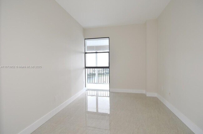 Building Photo - 3701 N Country Club Dr