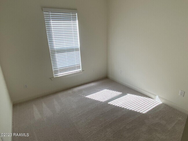 Building Photo - 103 Tenor St