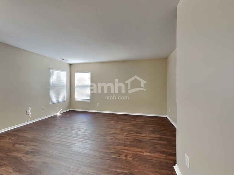 Building Photo - 503 Ravenstone Ln