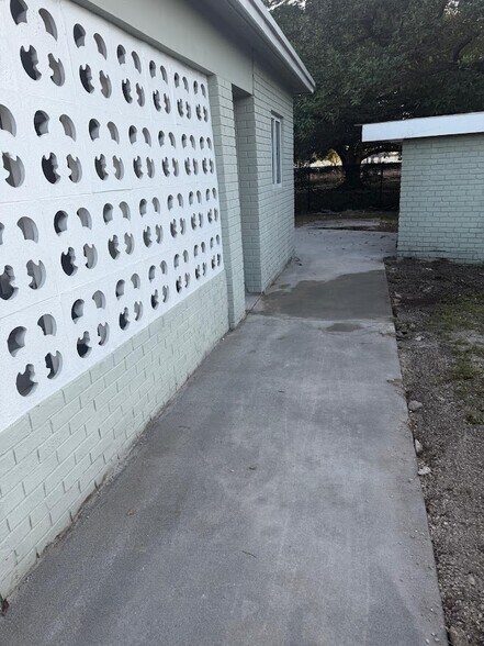 Side of the unit - 1021 NW 25th Way