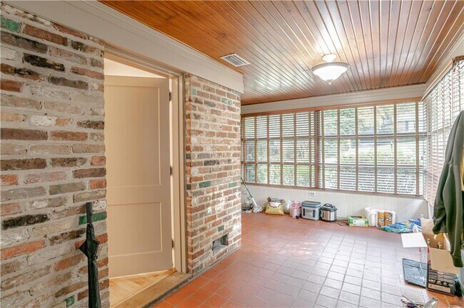 Building Photo - 324 Dalewood Dr