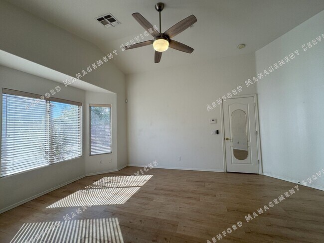 Building Photo - ***MOVE IN SPECIAL!*** BEAUTIFUL 3 BEDROOM...