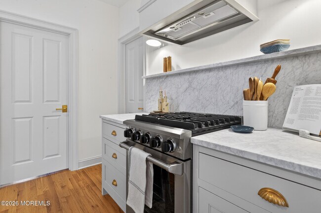 Building Photo - 142 Heck Ave