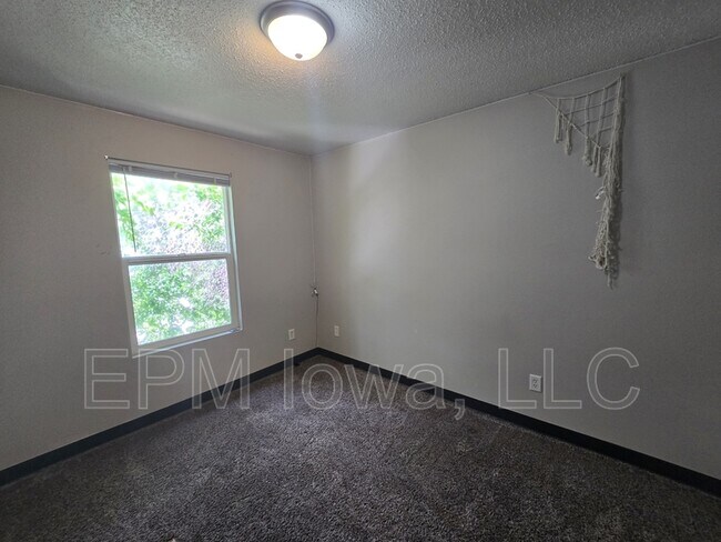 Building Photo - 64 Miller Ave SW