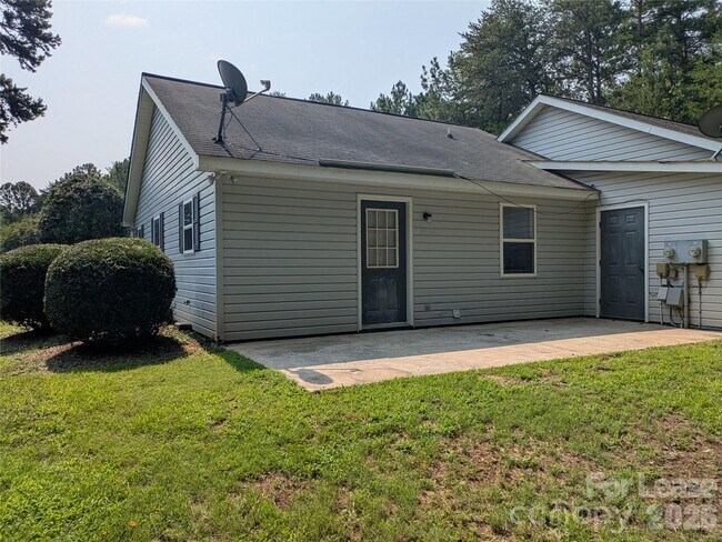 Building Photo - 113 Birdie Ct