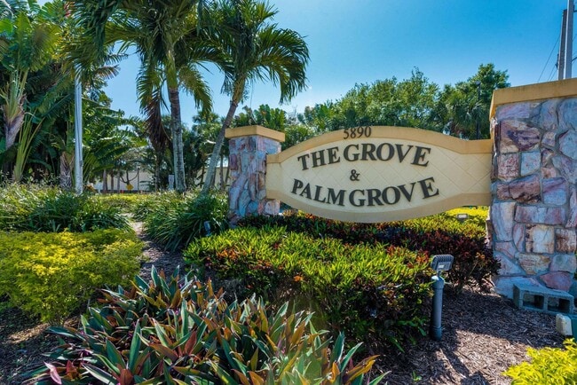 Building Photo - 5850 Summerfield Ct