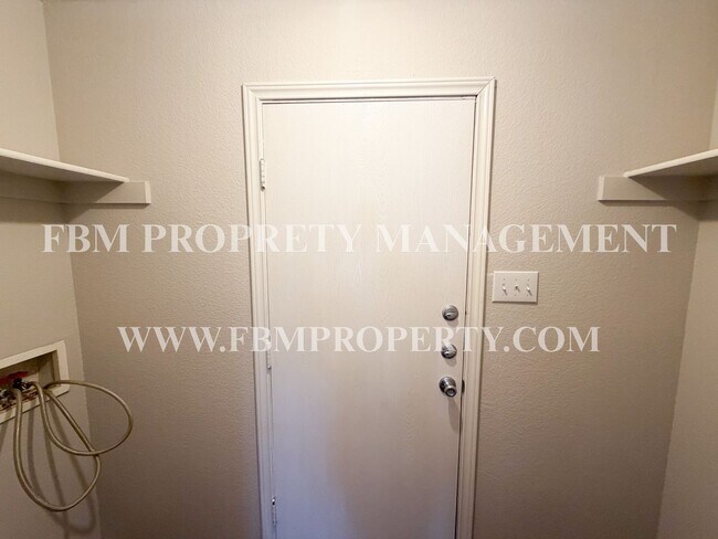 Building Photo - 125 Logan Ln