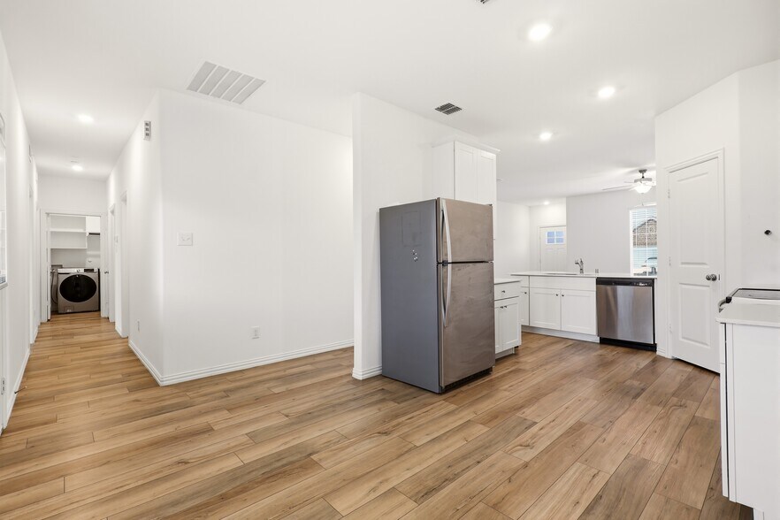 Building Photo - 5105 Greywing Dr