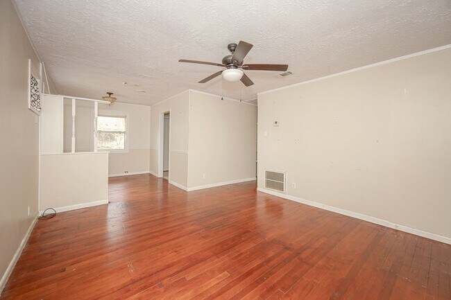 Building Photo - 2919 Criswell Ave