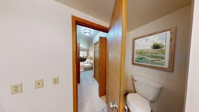 Building Photo - 720 N 16th Ave