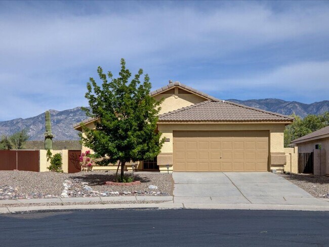 Building Photo - Spacious 4-Bedroom Home with Private Pool & Large Enclosed Backyard!