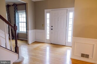 Building Photo - 15292 Surrey House Way