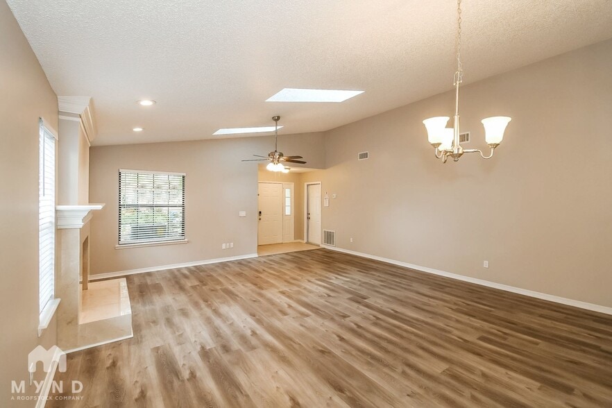 Building Photo - 5464 Spring Brook Rd
