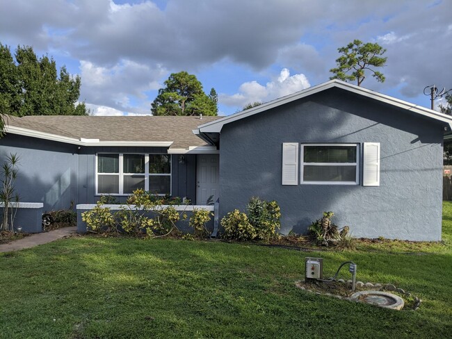Building Photo - OCEAN ACCESS WATERFRONT! 3 bed / 2 bath wi...