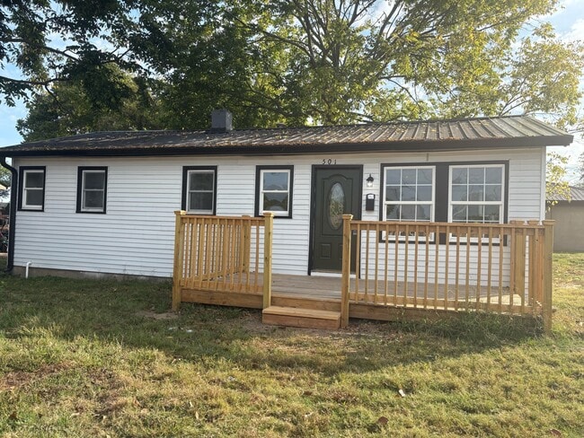 Primary Photo - 501 Lincoln St