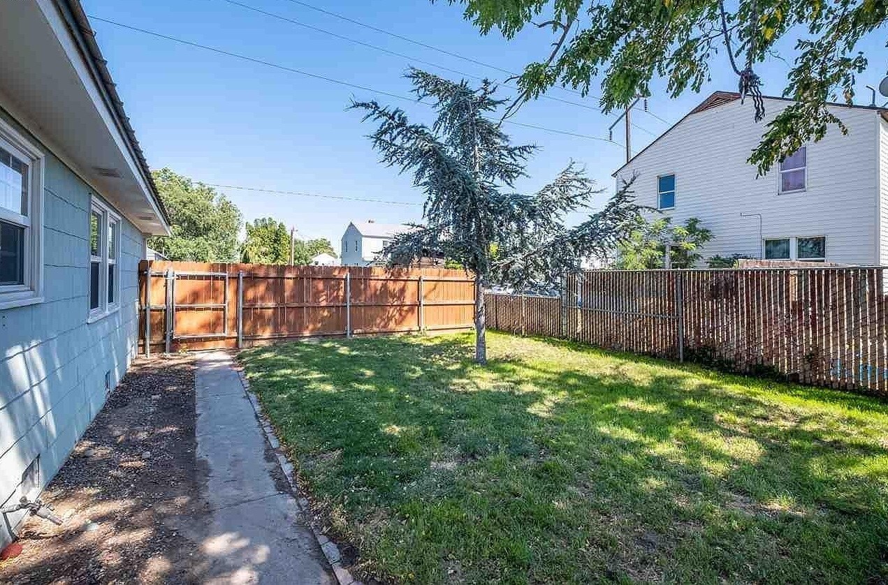 Building Photo - 1505 Thayer Dr