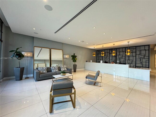 Building Photo - 321 NE 26th St