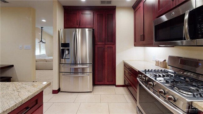 Building Photo - 11 Gardenia Cir