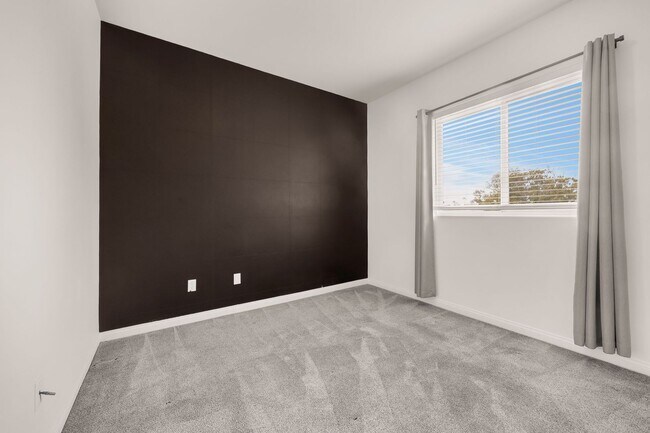 Building Photo - Gorgeous 3rd Floor Corner Unit in Summit Village Condominiums!