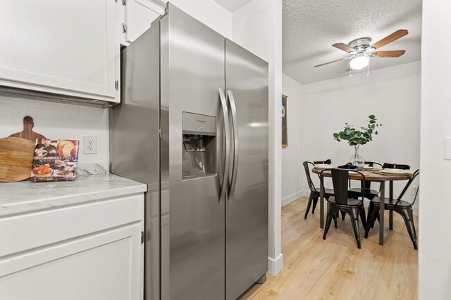 Building Photo - Huge 2 Bedroom condo right off Light Rail!