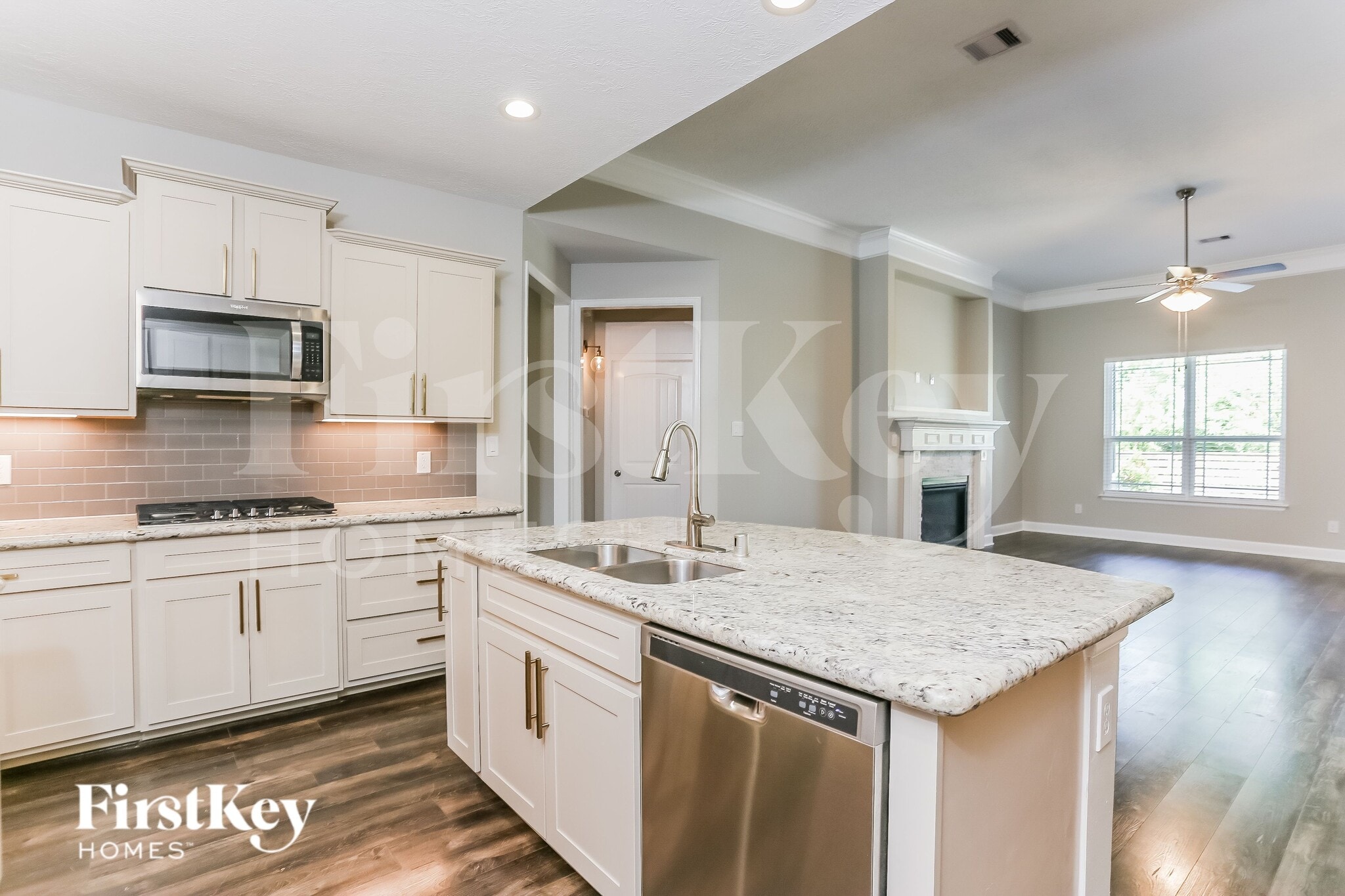 Building Photo - 9923 Oaklawn Dr