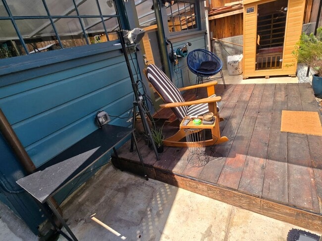 Building Photo - Remodeled 3BR/2BA Oasis with Hot Tub, Saun...